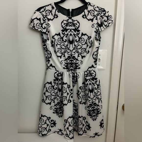 Women’s Black and White Patterned Dress - Picture 1 of 5